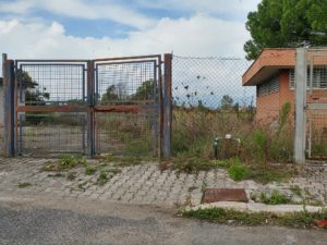 La sede in disuso dell'ex As Campoboario, la società calcistica del quartiere di Latina un tempo appartenuta a Costantino Cha Cha Di Silvio e Gianluca Tuma