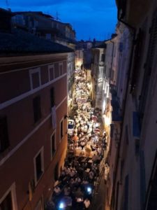 La fiaccolata organizzata ad Anagni per la morte di Anna Maria Ascenzi
