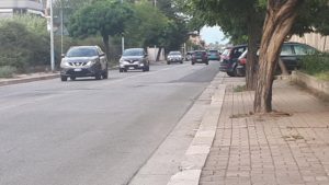 Uno scorcio di Via Giulio Cesare. Da questa via inizia Campo Boario; percorrendola si arriva dritti in Via Coriolano, di cui una delle traverse è Via Muzio Scevola dove risiede Armando Lallà Di Silvio, ora in carcere per associazione mafiosa. Nella sua casa, si consumava una consistente parte dello smercio di droga.