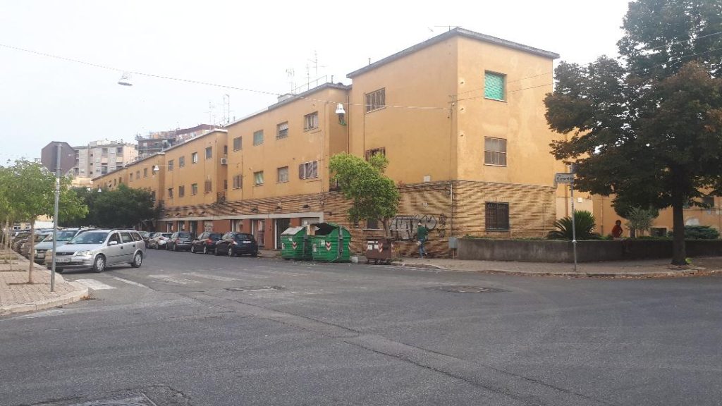 Anche nello storico Quartiere Nicolosi, il racket degli stupefacenti dei Di Silvio imponeva le sue direttive ai pusher del luogo