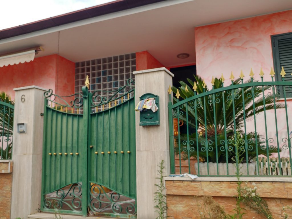 La casa confiscata dei Ciarelli/Di Silvio in Via dei Sabini