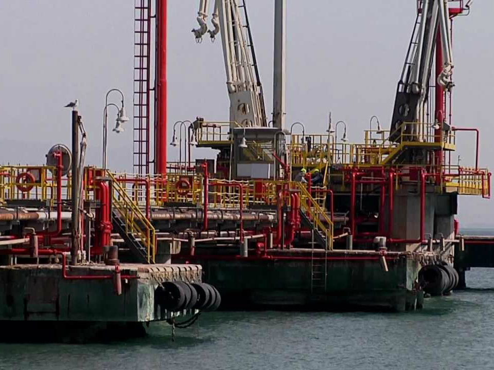 pontile petroli Eni