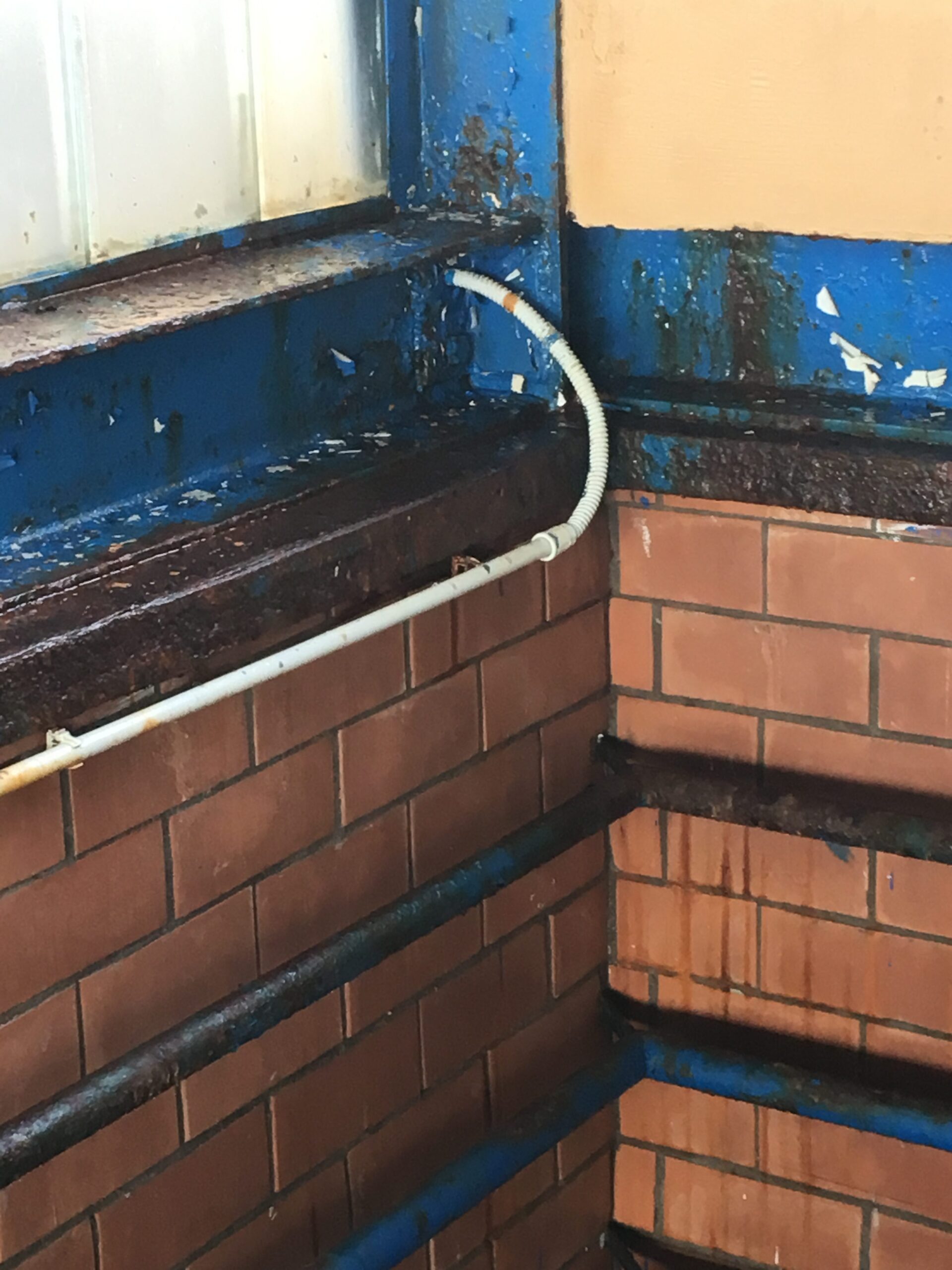 Piscina comunale di Latina: trave d'acciaio