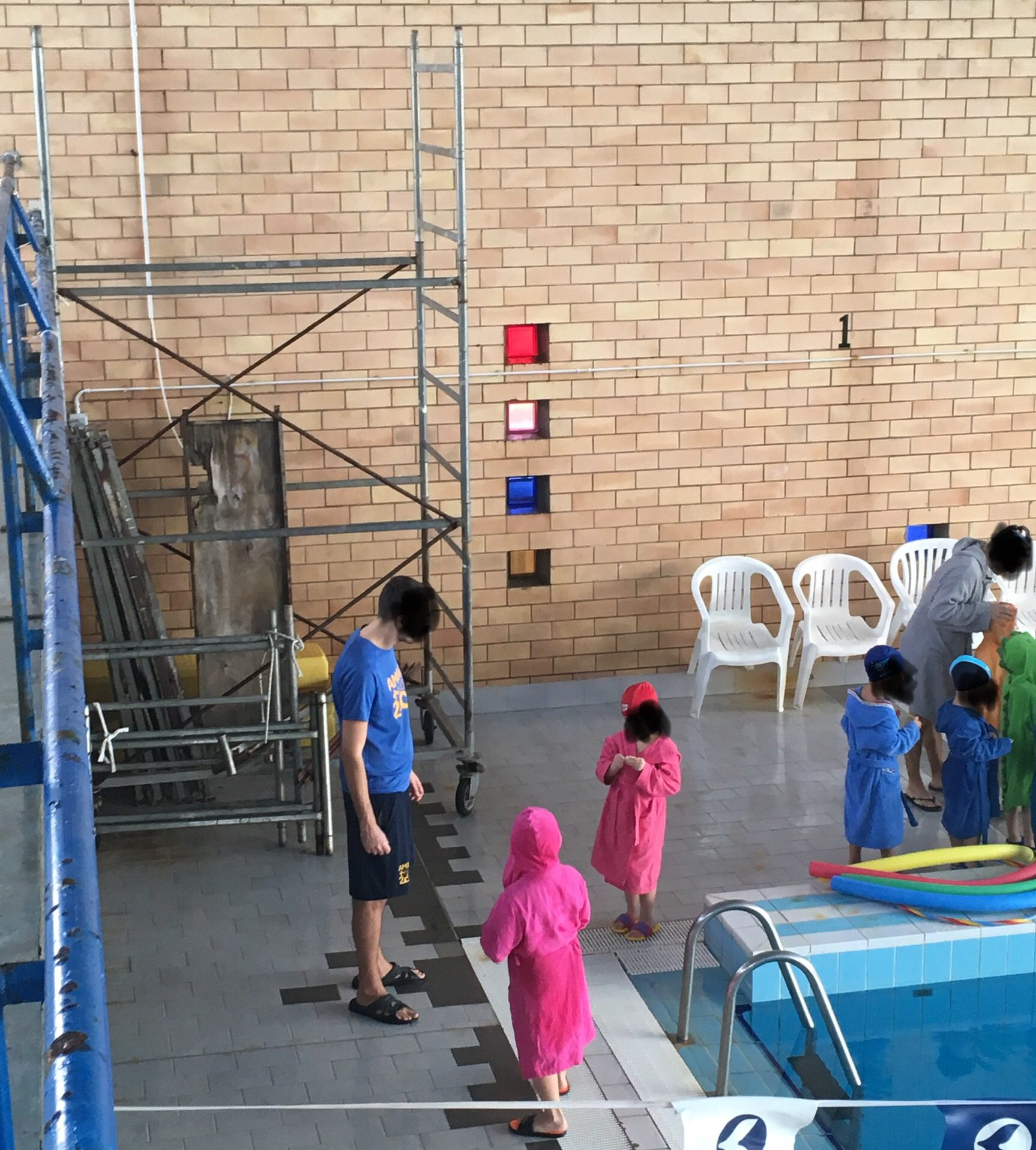 degrado alla piscina comunale di Latina