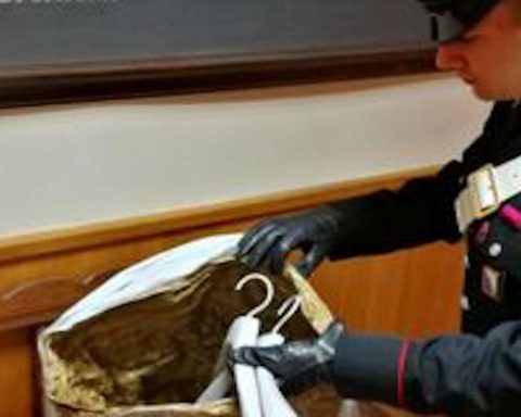 carabinieri-e-refurtiva-dei-furti-al-centro-commerciale