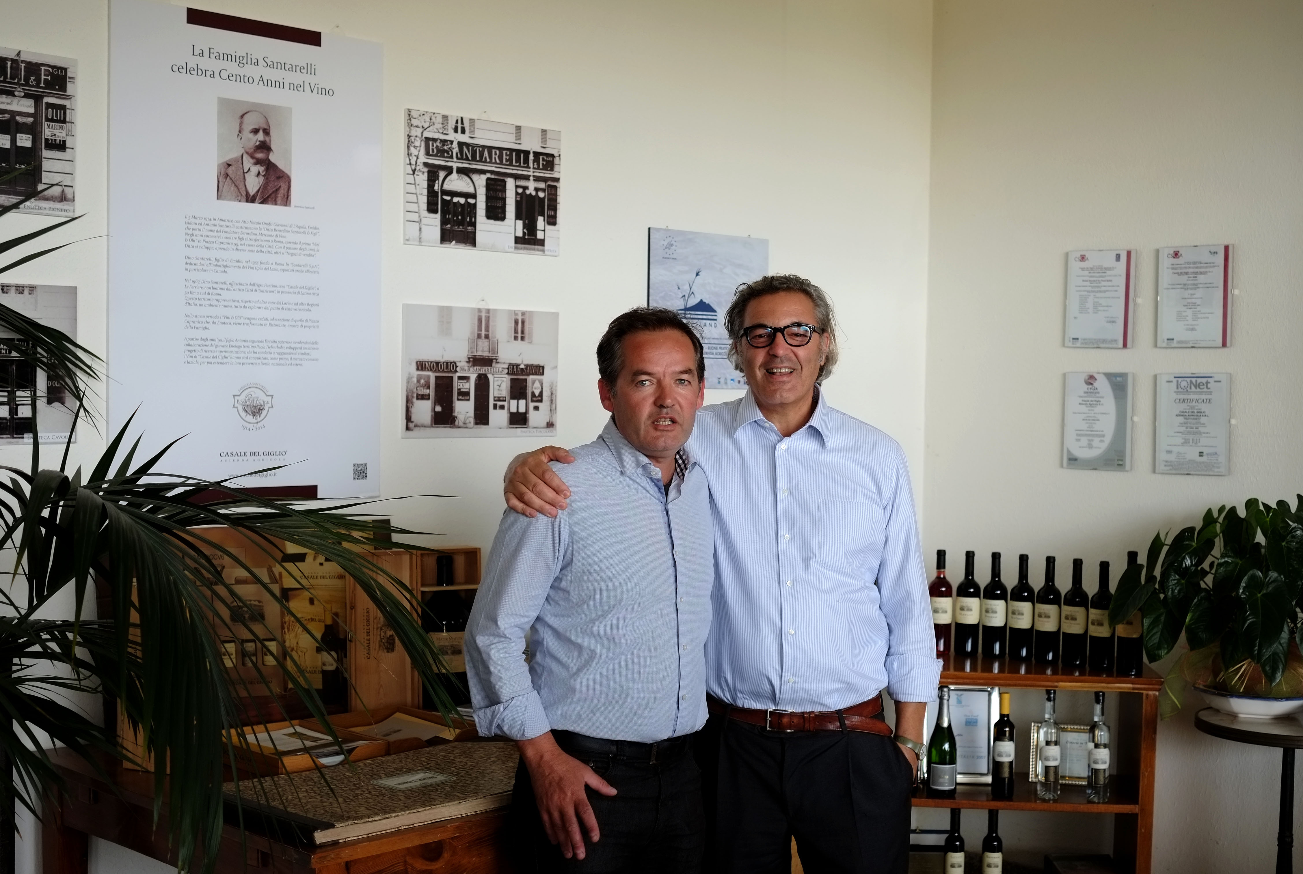 DA SINISTRA L'ENOLOGO PAOLO TIEFENTHALER ED ANTONIO SANTARELLI