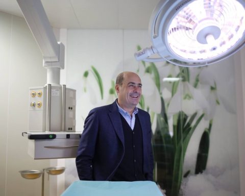 Nicola Zingaretti all'ospedale