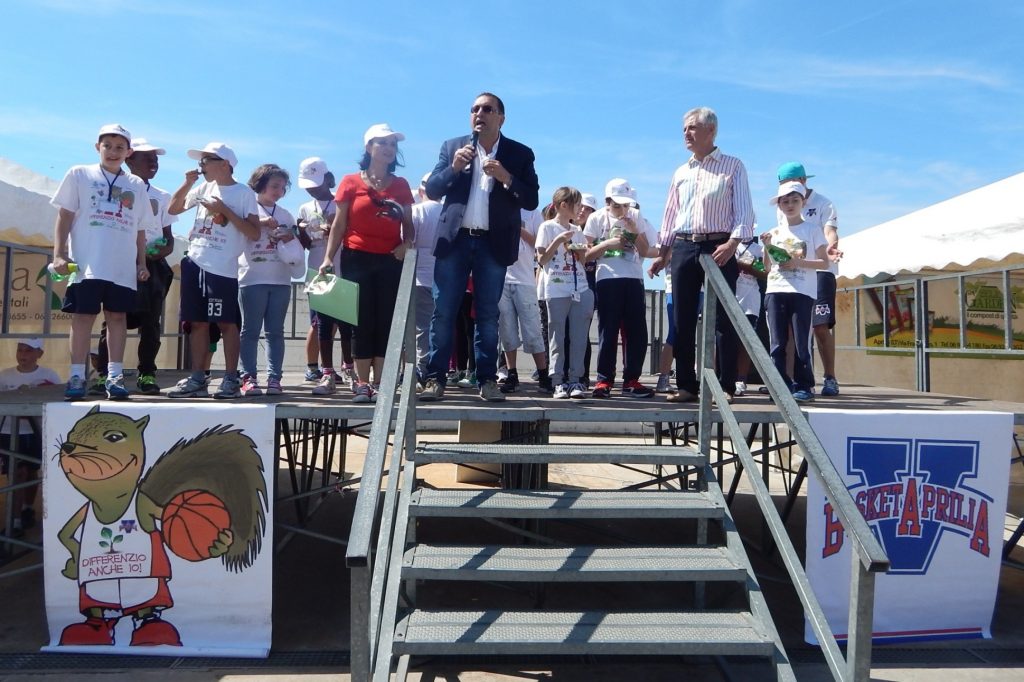 Da destra a sinistra: Roberto Lupelli (ispettore ASL), il Sindaco di Aprilia Antonio Terra e l’ex Assessore all’Ambiente Alessandra Lombardi