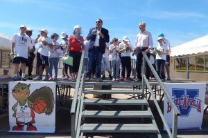 Da destra a sinistra: Roberto Lupelli (ispettore ASL), il Sindaco di Aprilia Antonio Terra e l’ex Assessore all’Ambiente Alessandra Lombardi
