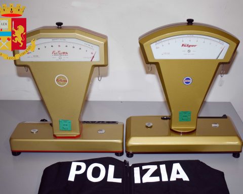 Le bilance sequestrate nell'ambito dei controlli della Polizia Amministrativa del Commissariato di Cisterna