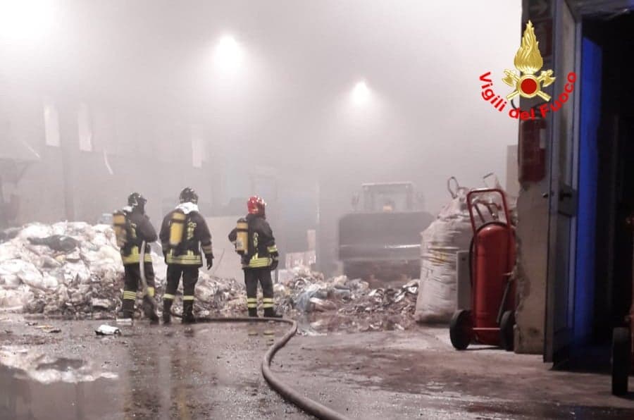 Cisterna incendio rifiuti 2
