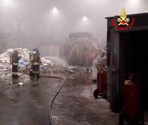 Cisterna incendio rifiuti 3