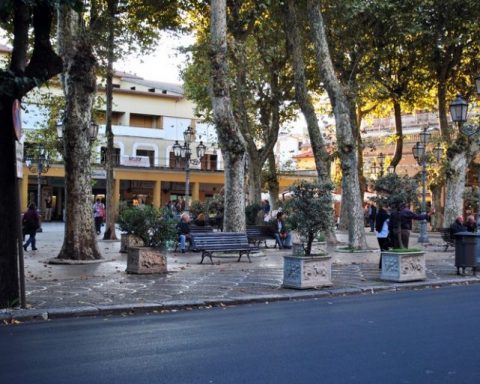 Piazza Spada, Fiuggi. Qui, secondo gli inquirenti, avveniva buona parte dello spaccio di crack, cocaina, erba ecc.