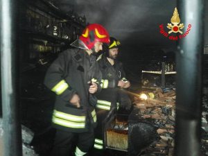 incendio alimentari Bella Farnia