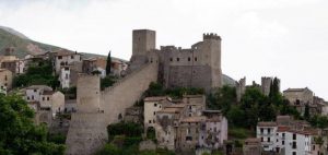 Panoramica di Itri, al centro del caso sulle condutture idriche abusive