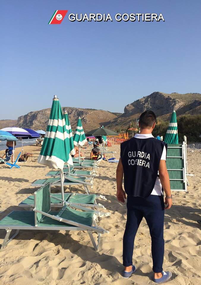 Sequestro attrezzatura balneare abusiva