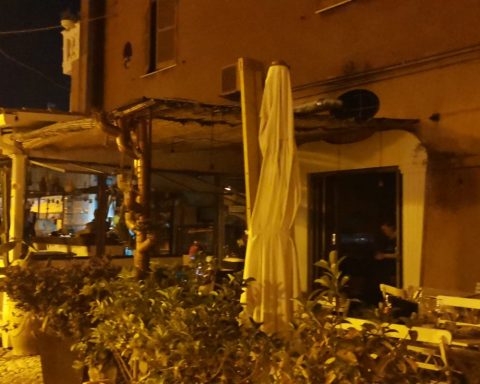 BLACK OUT FUORI DAI LOCALI DI GAETA VECCHIA 3