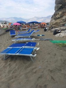 Ombrelloni-rimossi-a-Scauri-3
