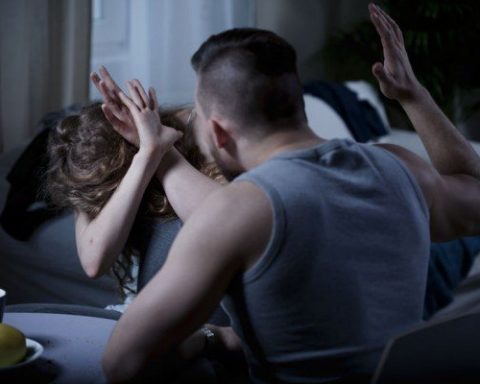 fondi, maltrattamenti in famiglia