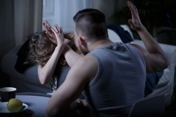 fondi, maltrattamenti in famiglia