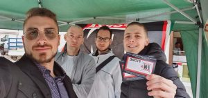 Alcuni militanti di Forza Nuova. A destra, Francesco Mastrobattista
