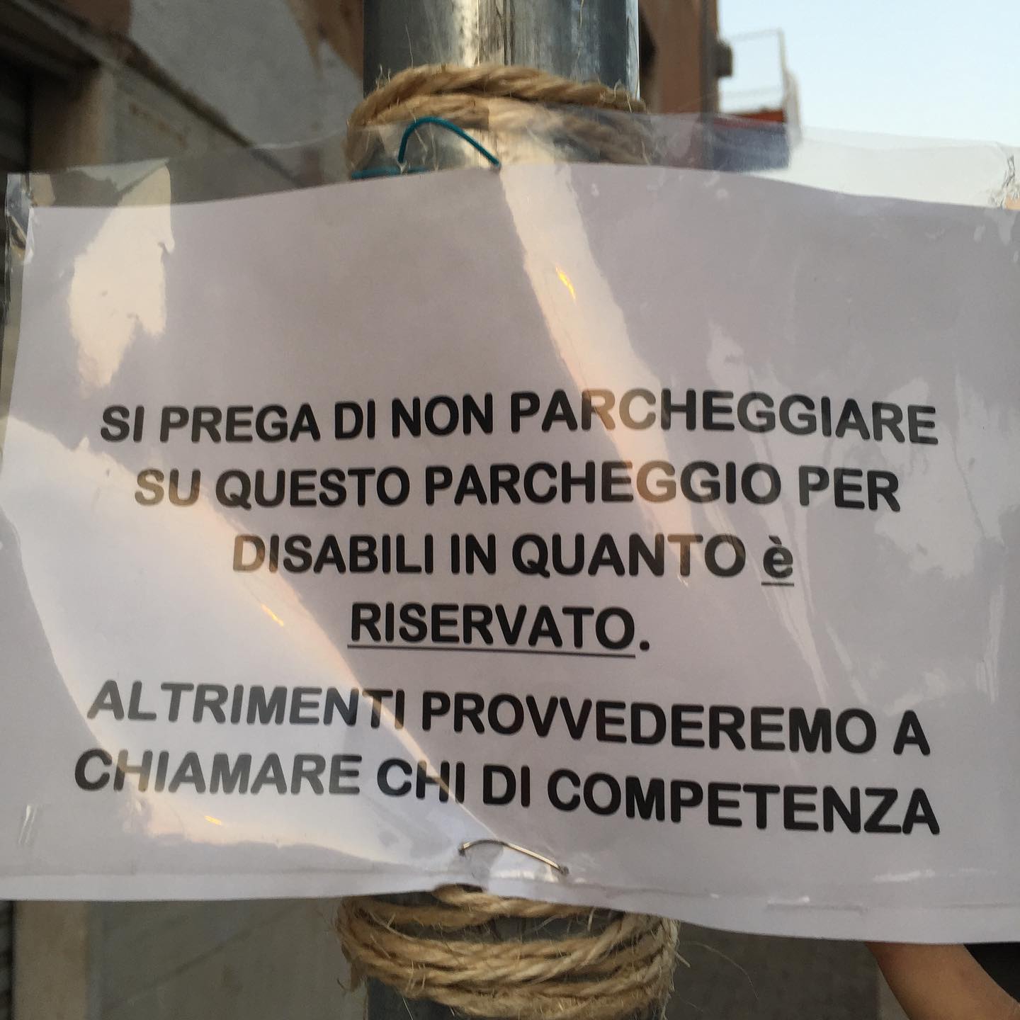 Il cartello in Via Pastrengo