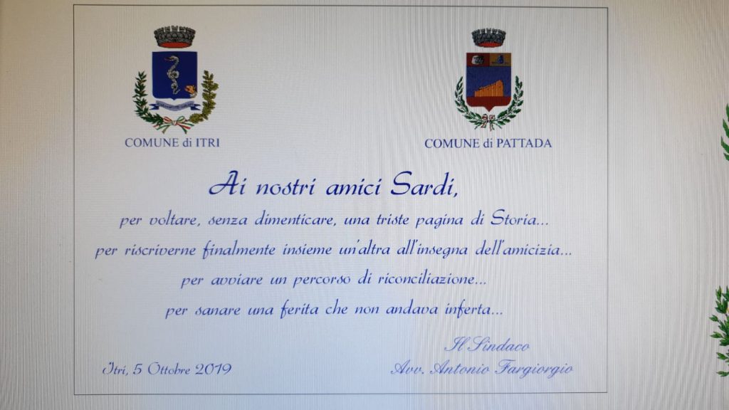 Solinas e la targa del sindaco di Itri a Pattada