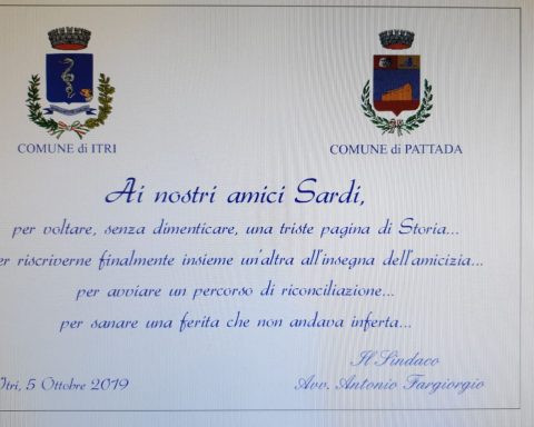 Solinas e la targa del sindaco di Itri a Pattada