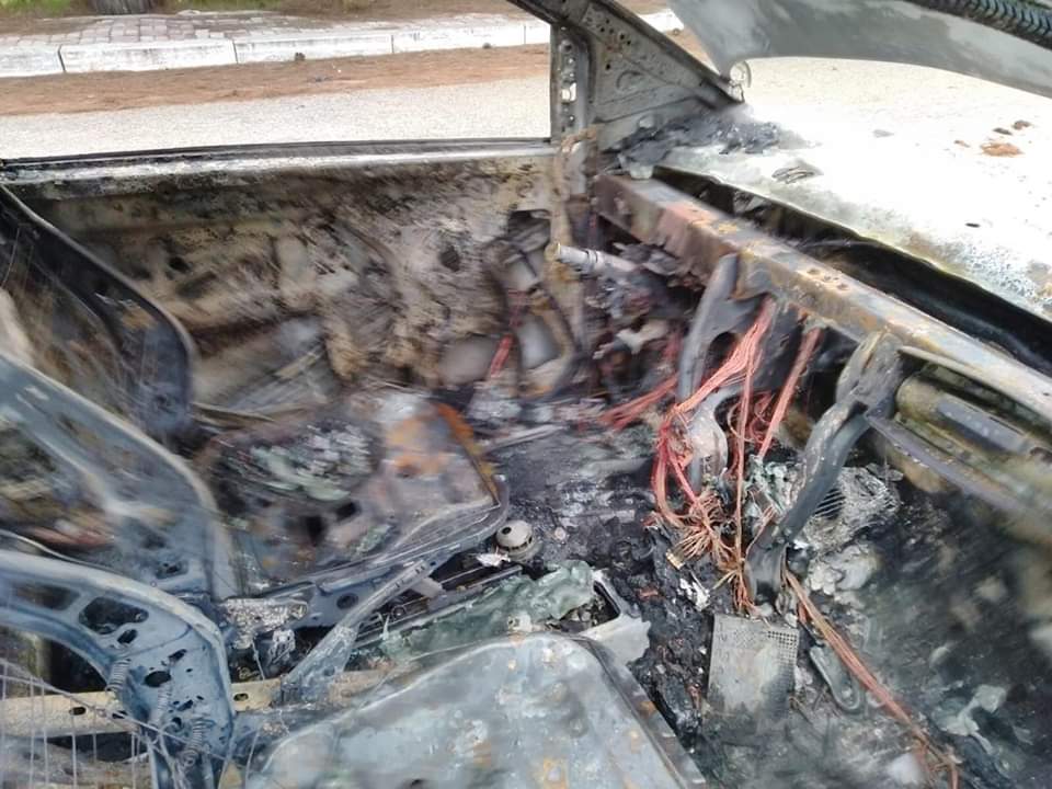 L'auto esplosa il 20 ottobre scorso appartenuta ad Annalisa Comandini del Comitato dei residenti di Bella Farnia
