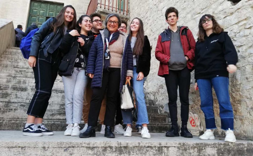 Franca Maragoni (WWF) e gli studenti presenti che hanno partecipato al consiglio comunale di Terracina