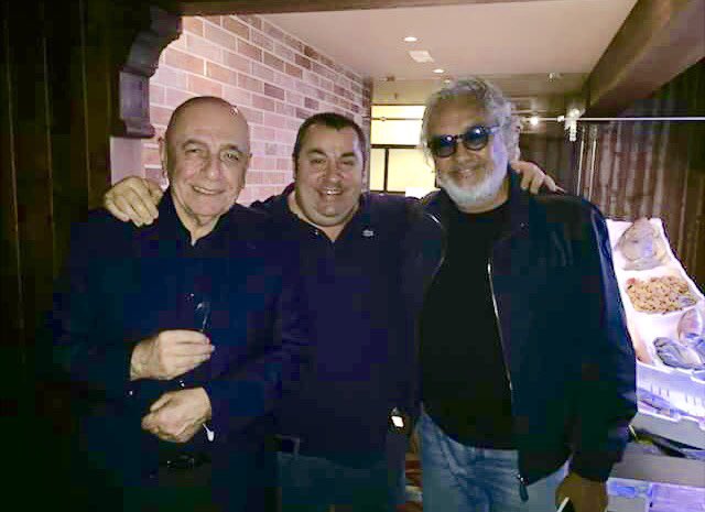 Johnny Micalusi tra Adriano Galliani e Flavio Briatore