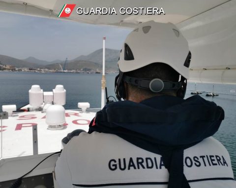 Controlli in porto Guardia costiera