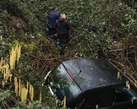 L'auto finita nel burrone in località Prati, a Roccagorga