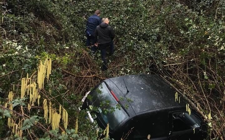 L'auto finita nel burrone in località Prati, a Roccagorga