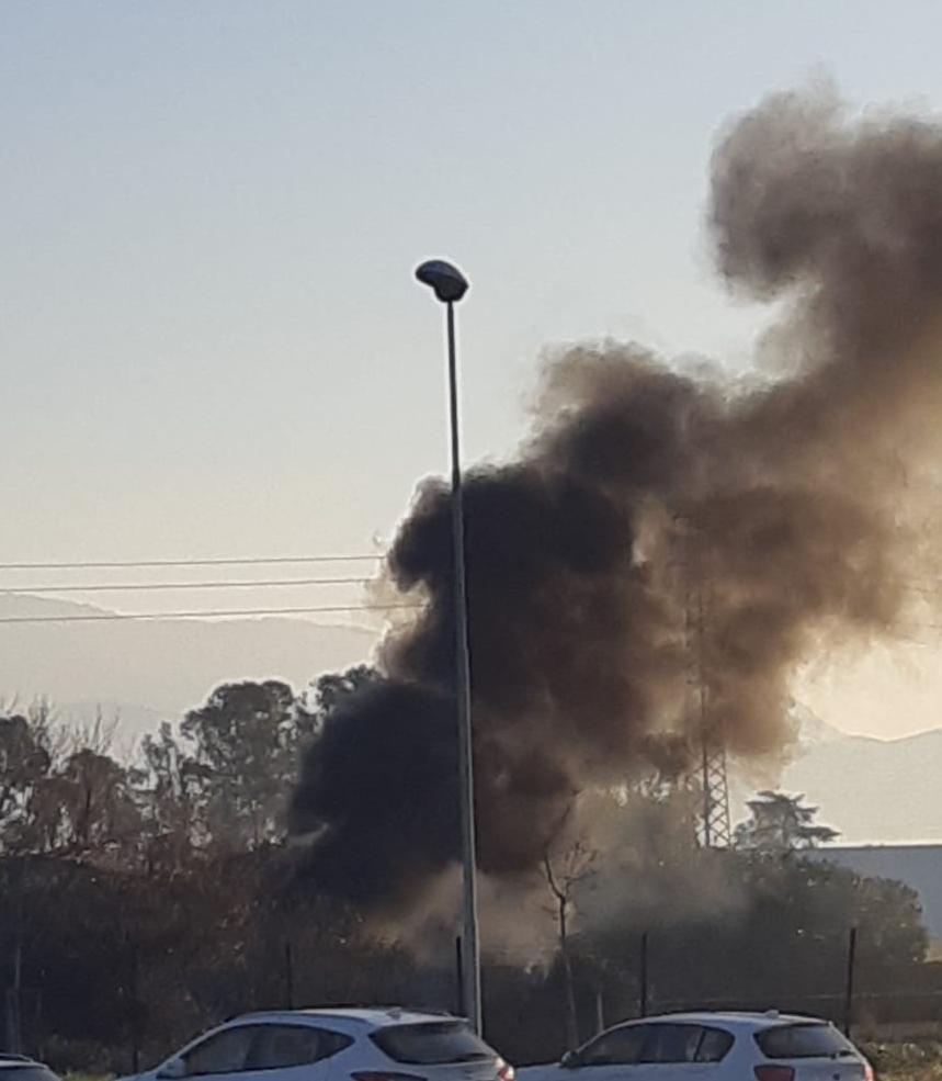 veicolo in fiamme sulla Pontina2