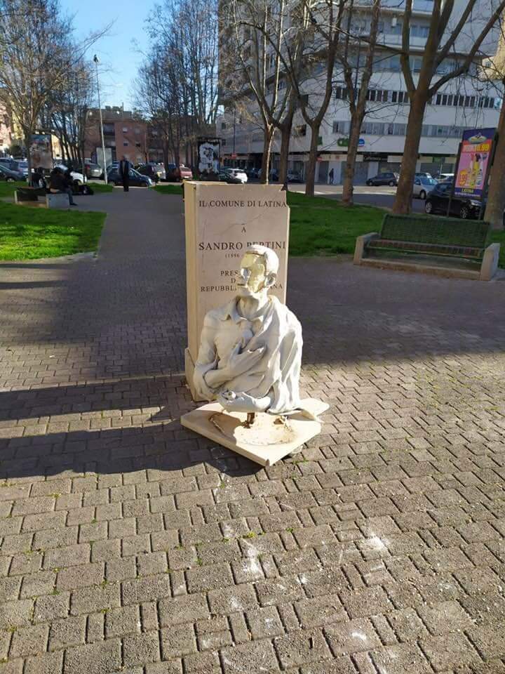 Monumento a Pertini