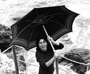 Anna Magnani nella sua villa a Quarto Caldo - foto tratta dalla pagina facebook "Le Foto Più Belle Di San Felice Circeo e dell'Agro Pontino"