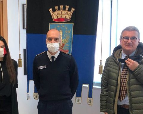 Sara Norcia, il comandante della polizia locale di Latina Francesco Passeretti e il presidente Anaci Nicola D'Alberti