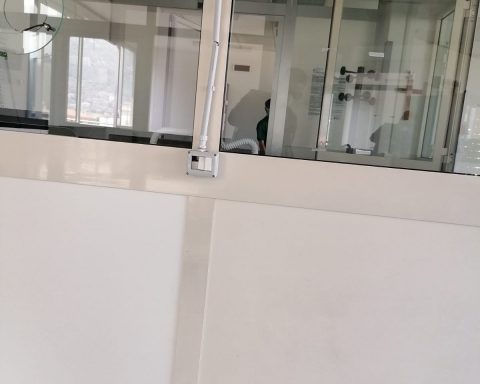 Una delle foto scattate dai militanti di Fratelli d'Italia di Fondi dopo uno dei raid consumati questi giorni al San Giovanni di Dio