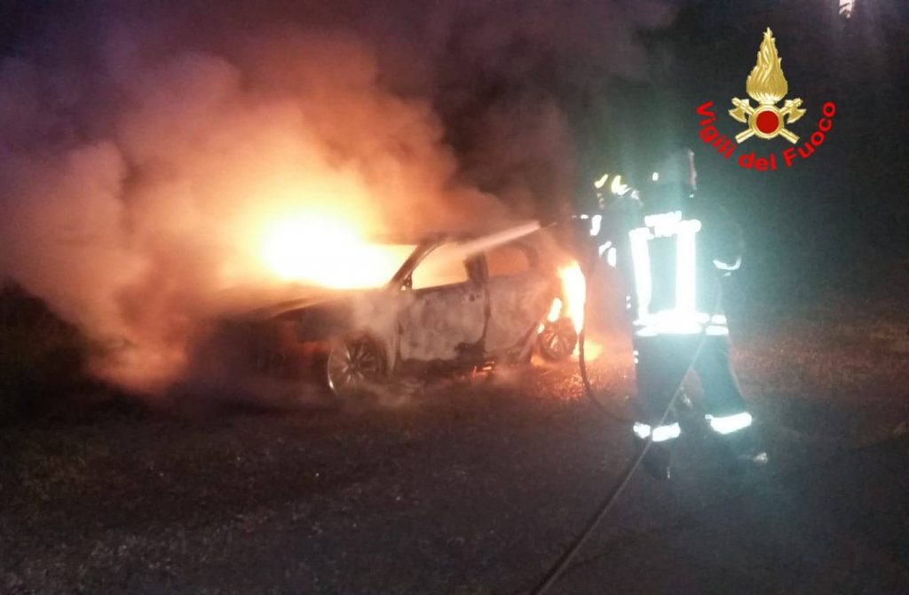 Auto incendiata a Borgo Montello