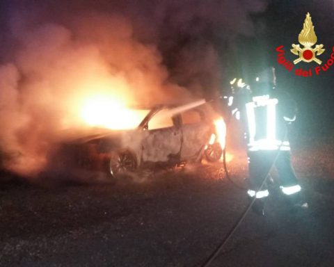 Auto incendiata a Borgo Montello