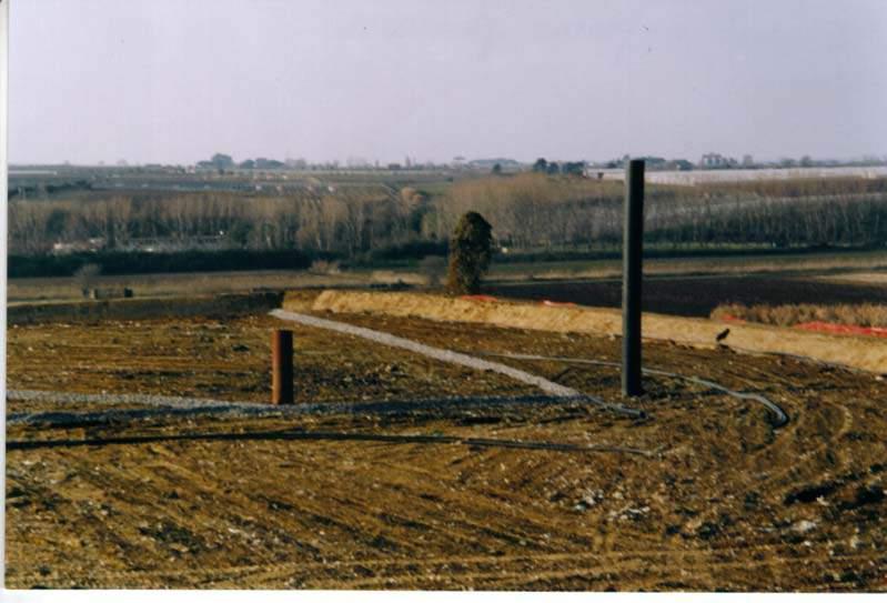 In foto, un pozzo di drenaggio del percolato all'interno di un invaso gestito da Ecoambiente