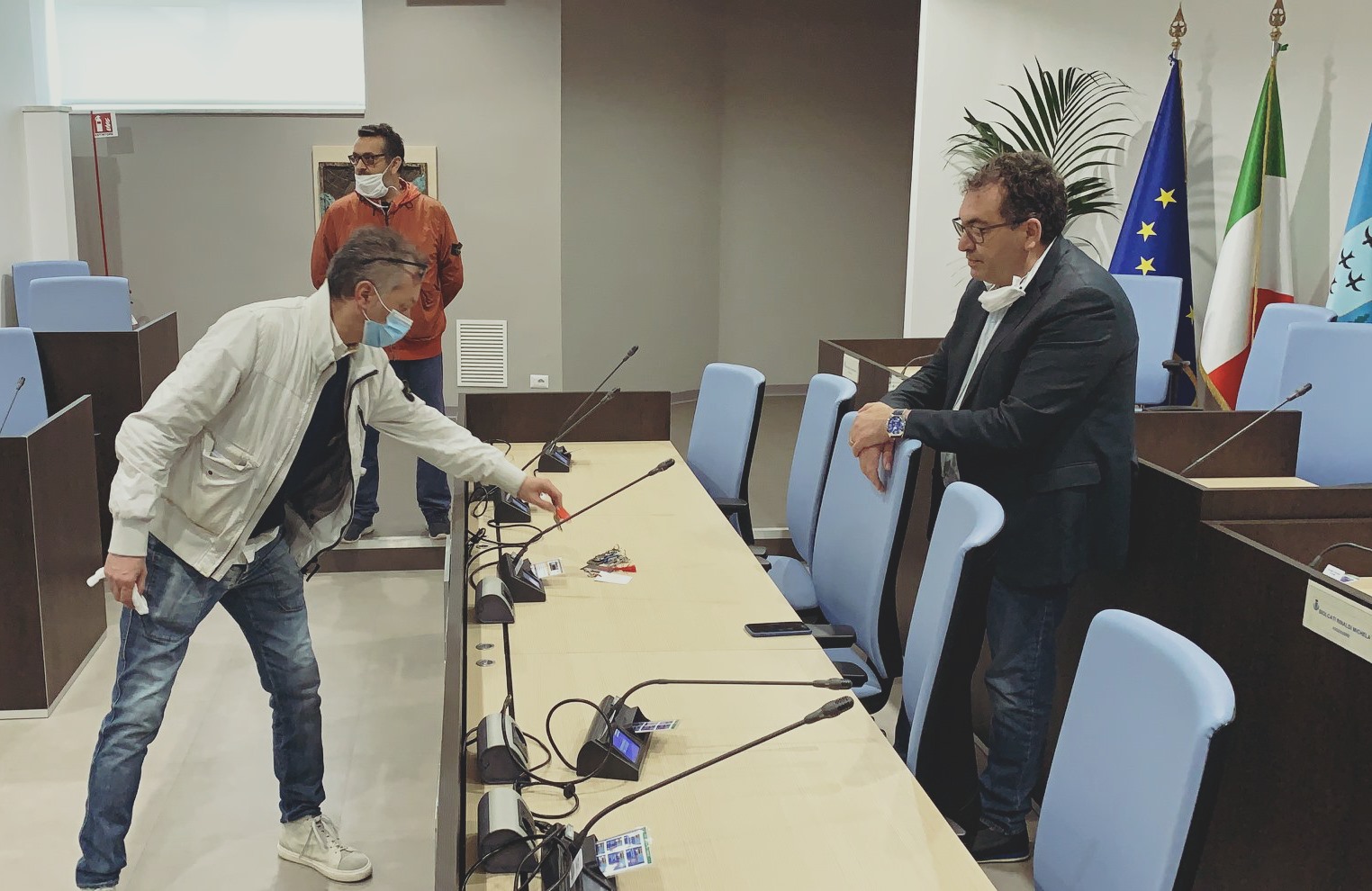 A destra il, Sindaco di Aprilia Antonio Terra