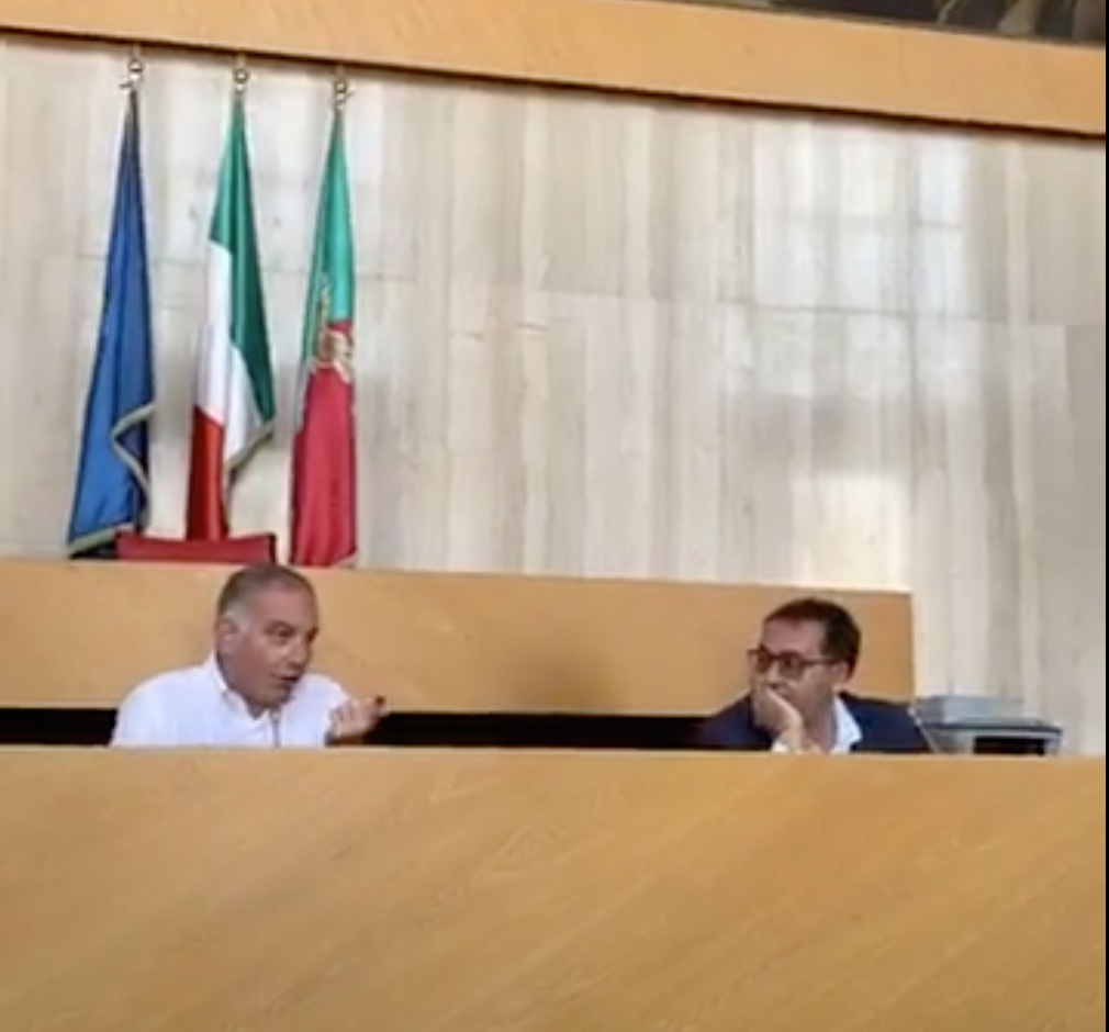 Il Presidente della Provincia Carlo Medici e il sindaco di Aprilia Antonio Terra durante la conferenza stampa