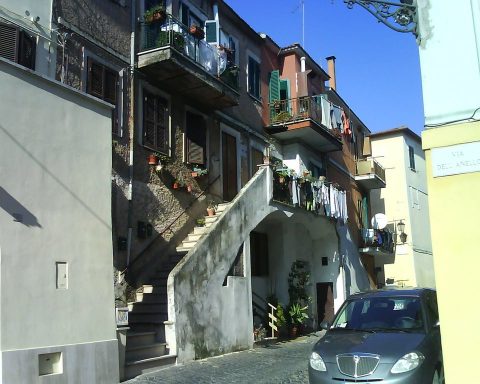 Piazza Battisti, Cisterna