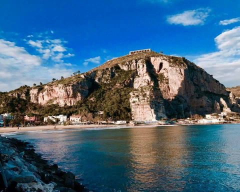 Terracina, Tempio di Giove Anxur sullo sfondo