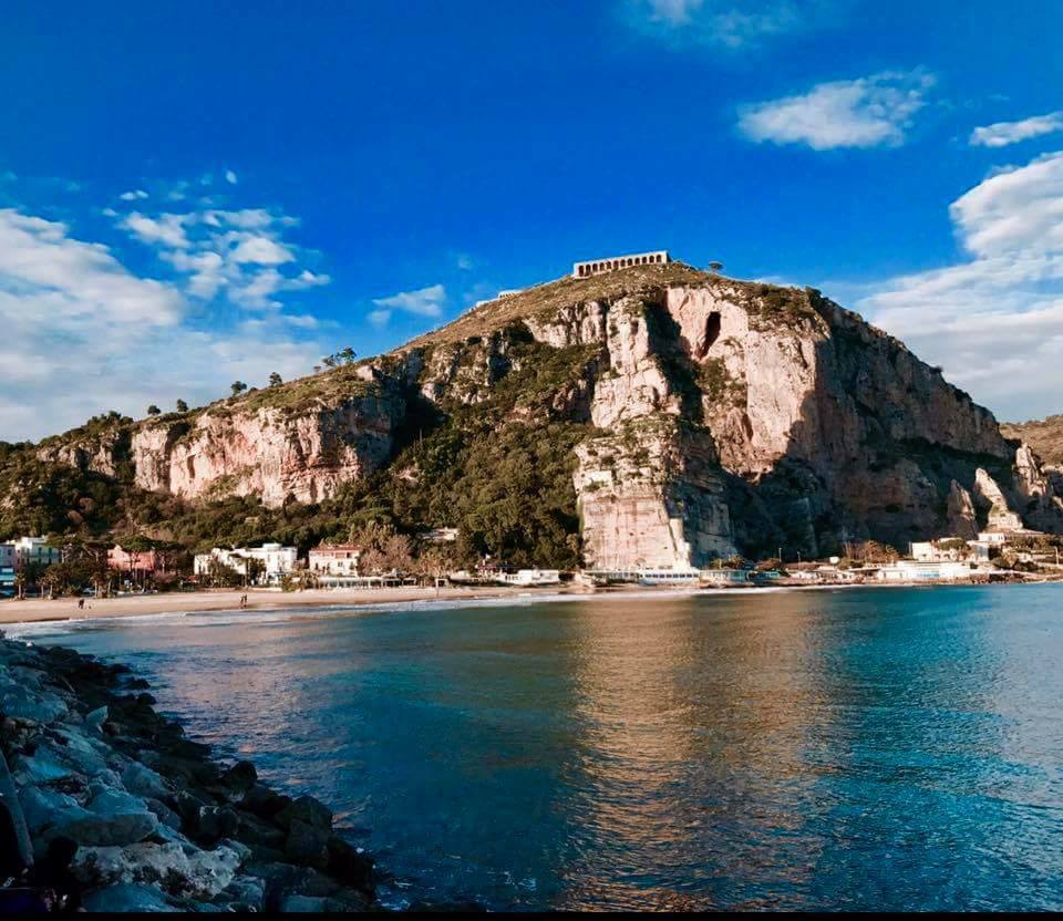 Terracina, Tempio di Giove Anxur sullo sfondo