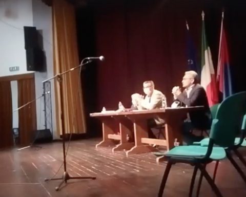 Un momento dell consiglio comunale di Sezze in cui si decideva sulla Statua al Belvedere (immagine dalla diretta Facebook de La notizia condivisa)