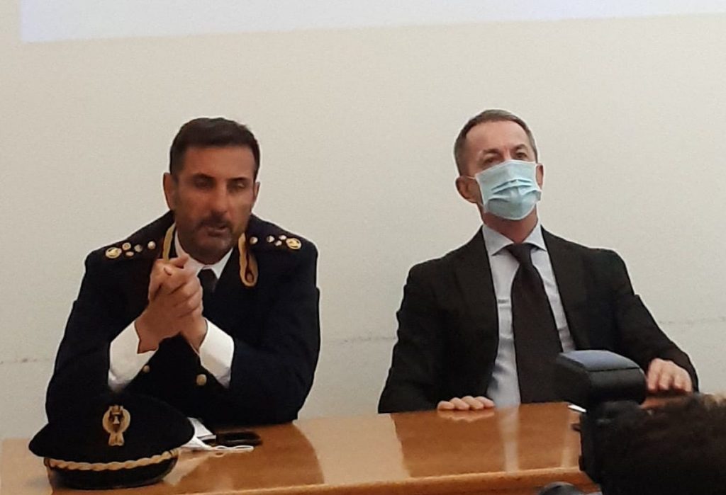 Il dirigente della Digos di Latina Walter Dian e il Questore Michele Maria Spina
