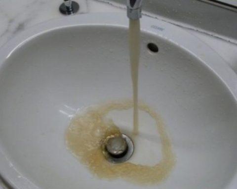 acqua-marrone-rubinetti